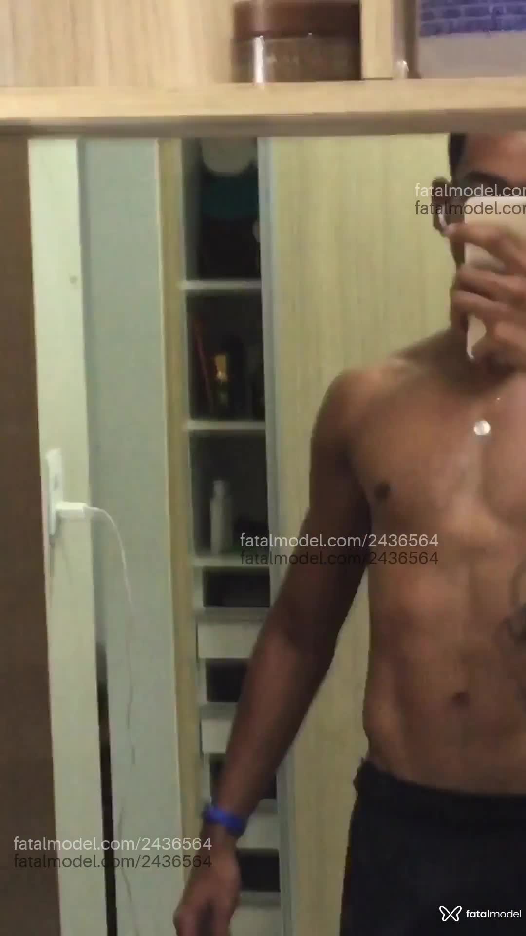 Acompanhante homem com cabelo castanho de olhos castanhos em Brasília - Felipe