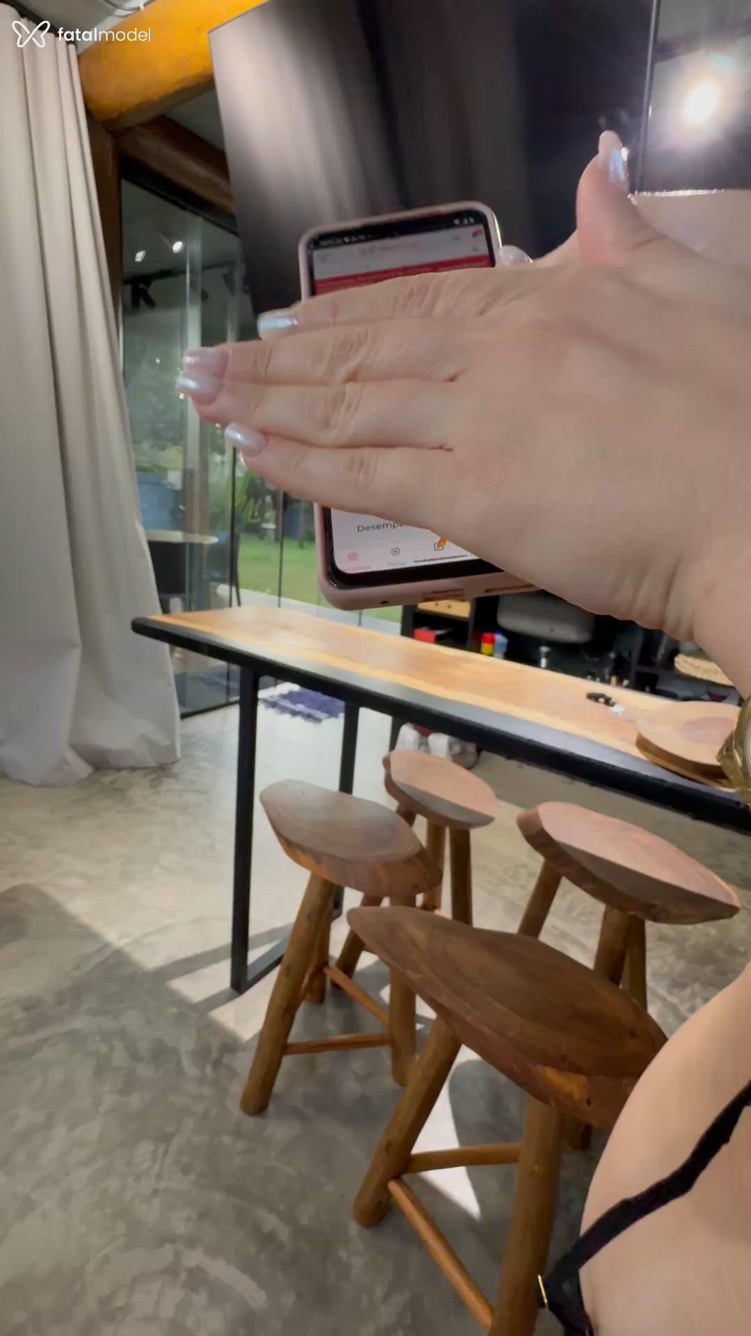 Acompanhante mulher com cabelo castanho de olhos verdes - Lizzy Acompanhante mulher com cabelo castanho de olhos verdes - Lizzy