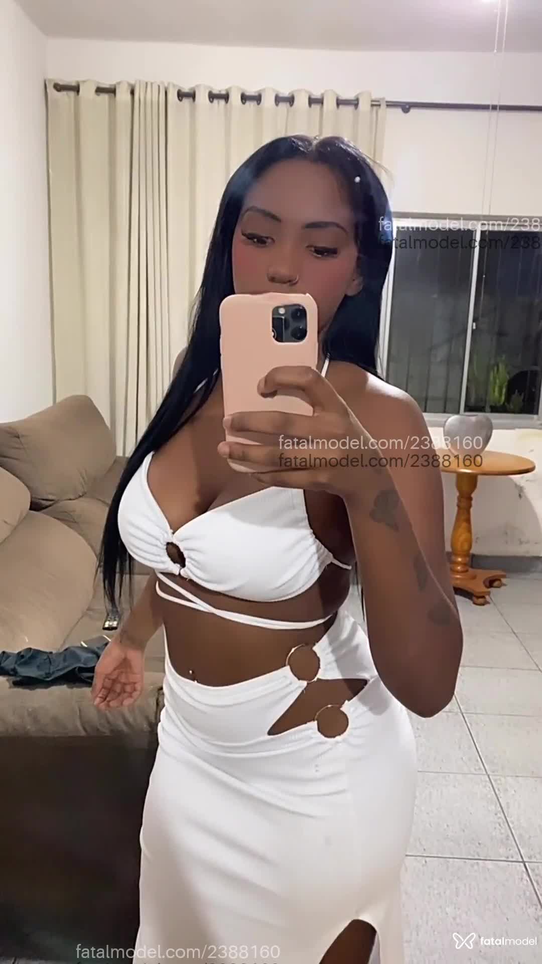 Acompanhante mulher morena (o) de olhos castanhos em São Paulo - Aziiz