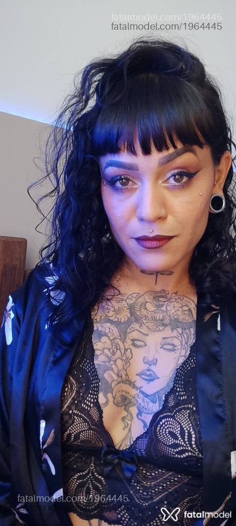 Acompanhante mulher morena (o) de olhos castanhos - Selene