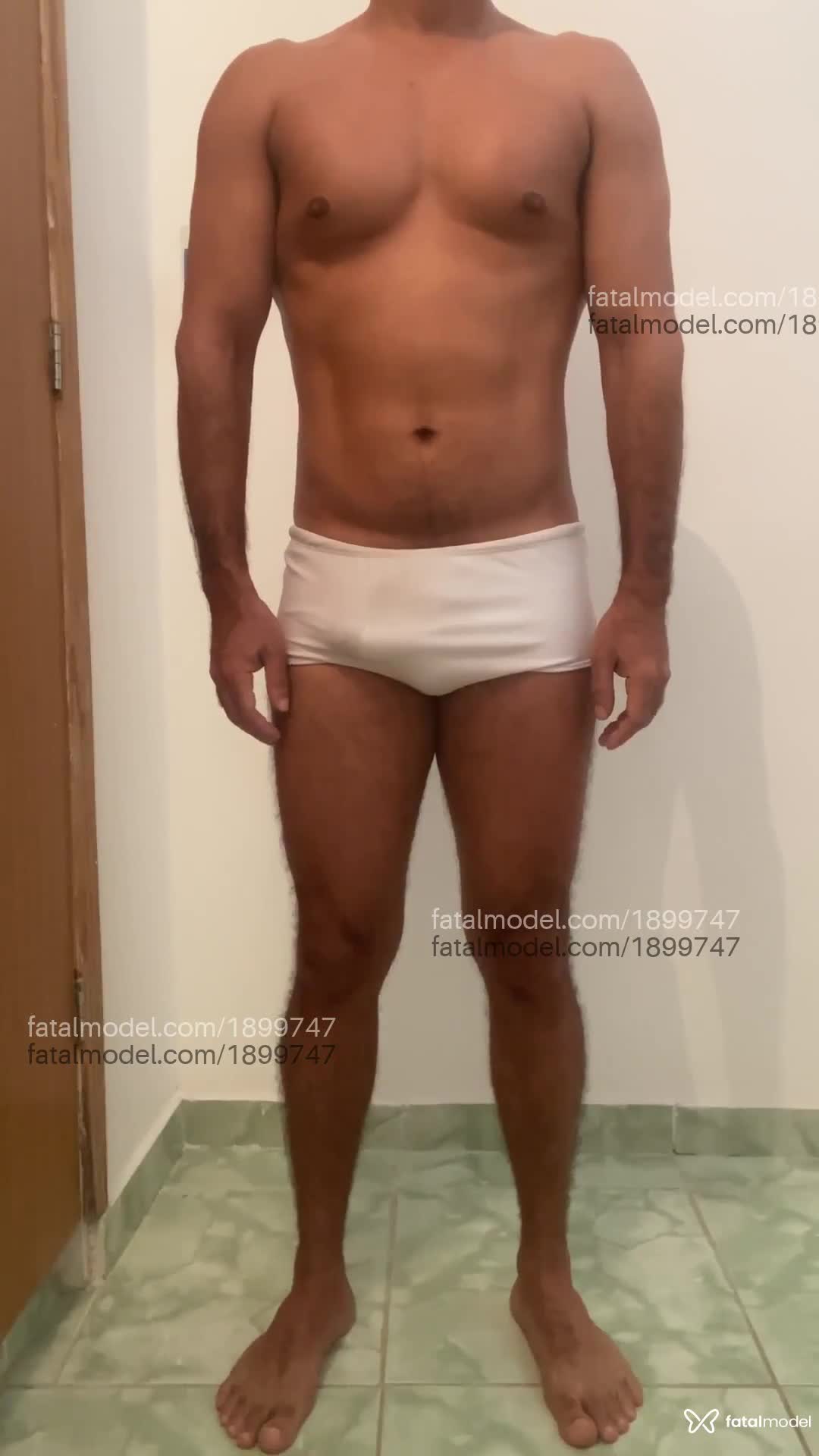 Acompanhante homem com cabelo grisalho de olhos castanhos - Dotdelicia