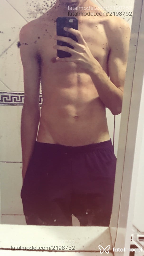 Acompanhante homem com cabelo castanho de olhos castanhos em São José Acompanhante homem com cabelo castanho de olhos castanhos em São José - Pedro