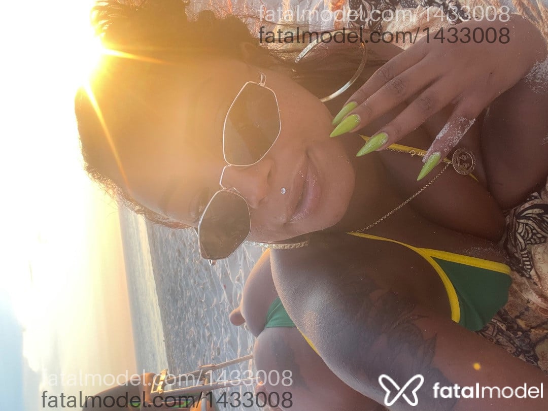 Acompanhante mulher morena (o) de olhos castanhos - Lolafox
