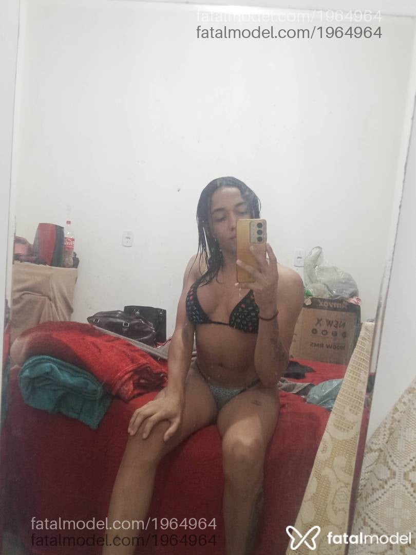 Acompanhante mulher trans morena (o) de olhos castanhos - Erika Villar