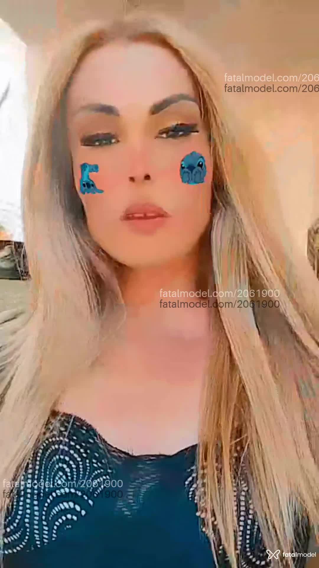 Acompanhante mulher trans loira (o) de olhos castanhos - Sarah
