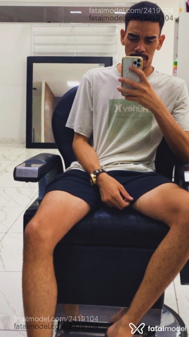 Acompanhante homem morena (o) de olhos pretos em Curitiba - Santos