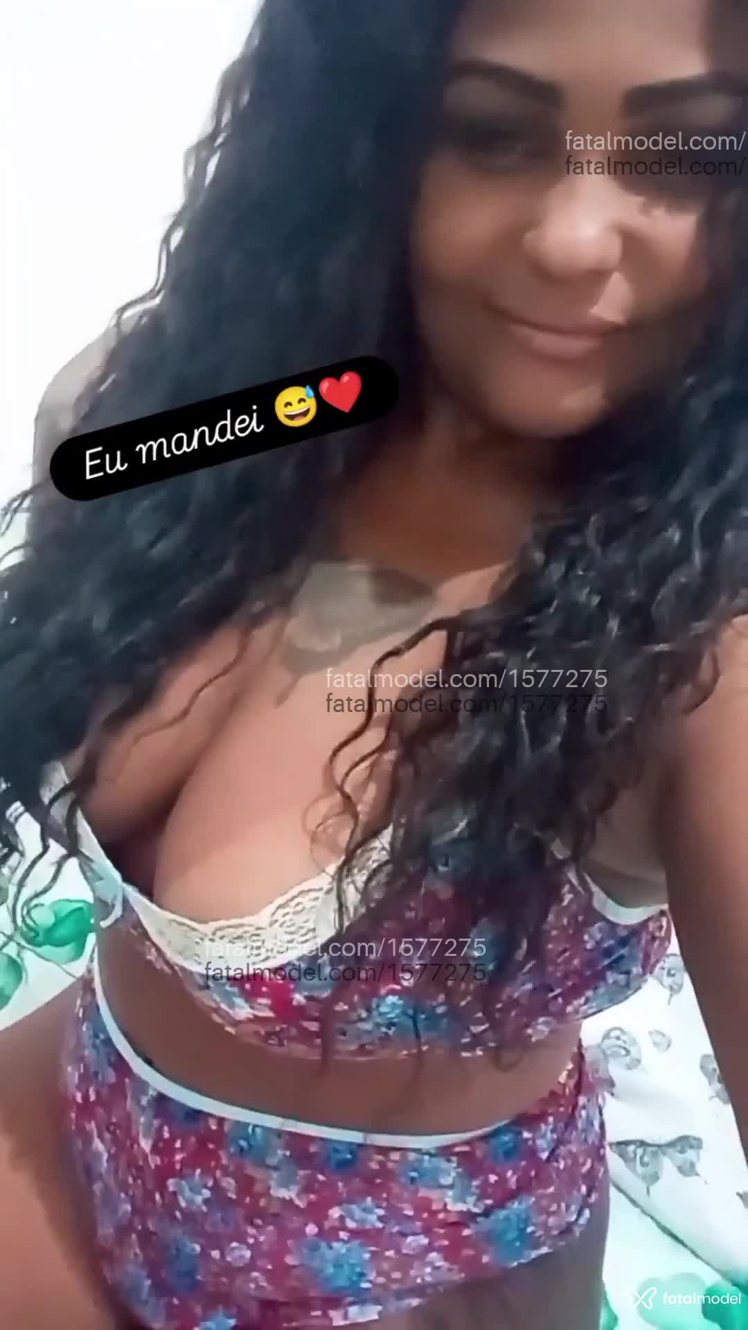 Acompanhante mulher com cabelo castanho de olhos mel - Camila Santos Acompanhante mulher com cabelo castanho de olhos mel - Camila Santos