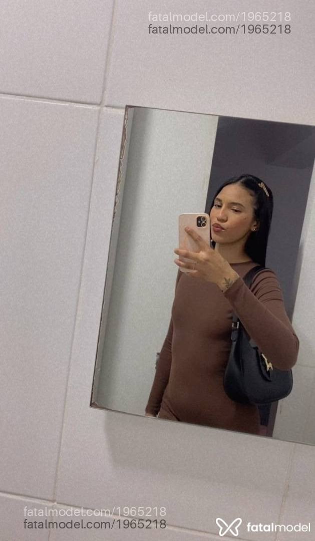 Acompanhante mulher morena (o) de olhos pretos - Paty Lima