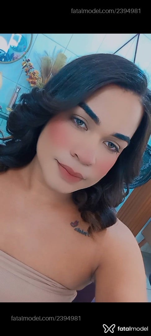 Acompanhante mulher trans com cabelo castanho de olhos verdes - Ysabella Sainara Acompanhante mulher trans com cabelo castanho de olhos verdes - Ysabella Sainara