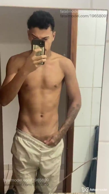 Acompanhante homem morena (o) de olhos castanhos em Governador Valadares - Luiz Fp