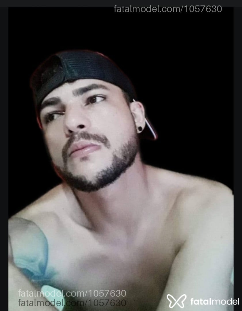 Acompanhante homem com cabelo castanho de olhos castanhos - Hector Victor Acompanhante homem com cabelo castanho de olhos castanhos - Hector Victor