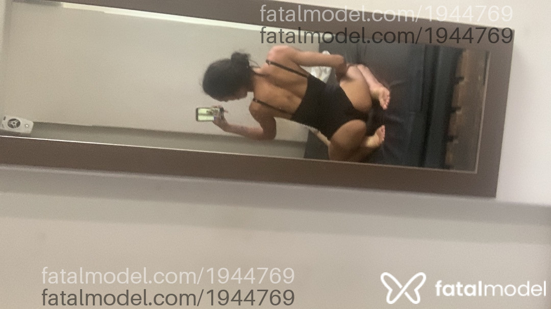 Acompanhante mulher trans com cabelo castanho de olhos pretos - Angel