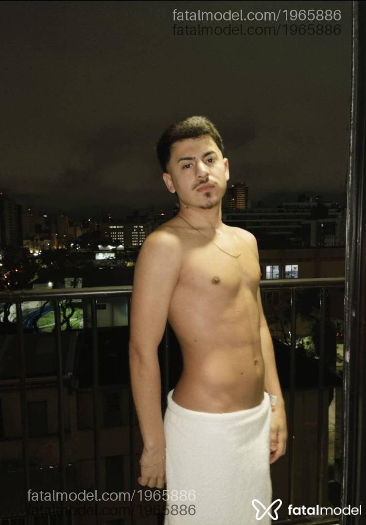 Acompanhante homem morena (o) de olhos cinza - Lucas