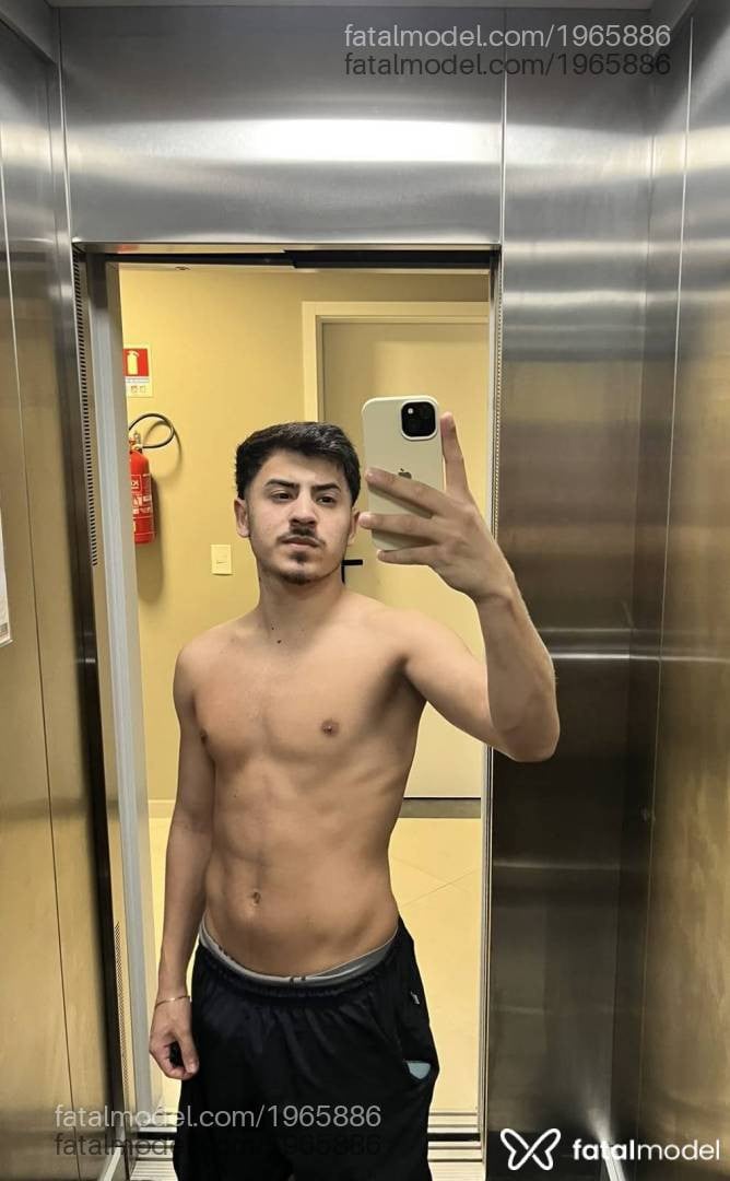Acompanhante homem morena (o) de olhos cinza - Lucas