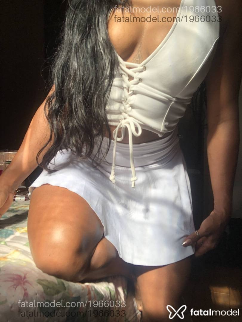 Acompanhante mulher morena (o) de olhos castanhos em São Gotardo - Larissa