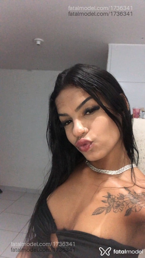 Acompanhante mulher morena (o) de olhos pretos - Caroline Andrade