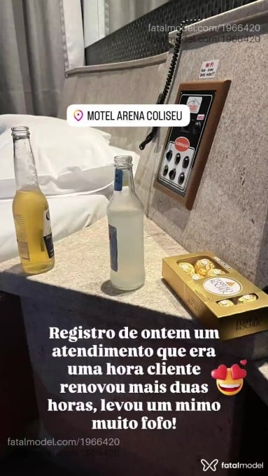 Acompanhante mulher com cabelo castanho de olhos mel em Porto Alegre - Ayla Júlia