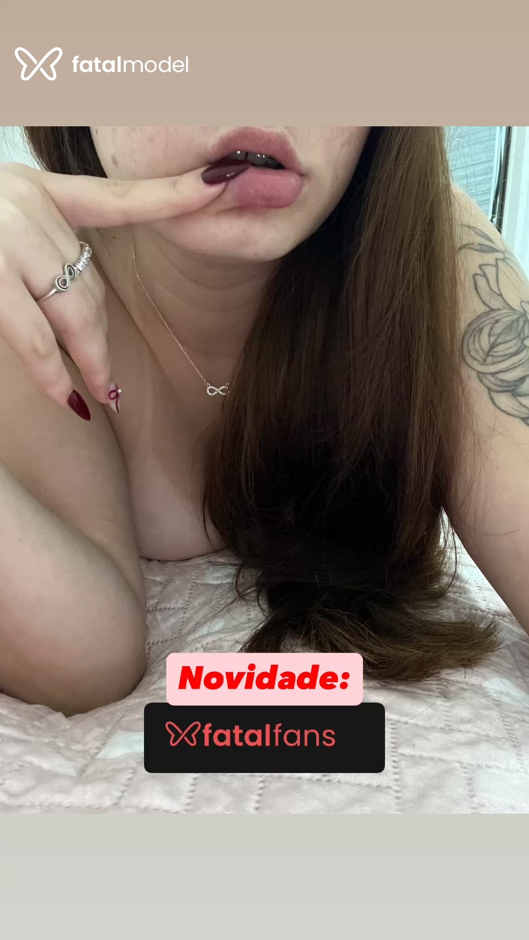 Acompanhante mulher com cabelo castanho de olhos mel - Ayla Júlia Acompanhante mulher com cabelo castanho de olhos mel - Ayla Júlia