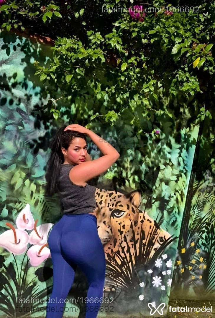 Acompanhante mulher morena (o) de olhos pretos em São Paulo - Vitoria Santos