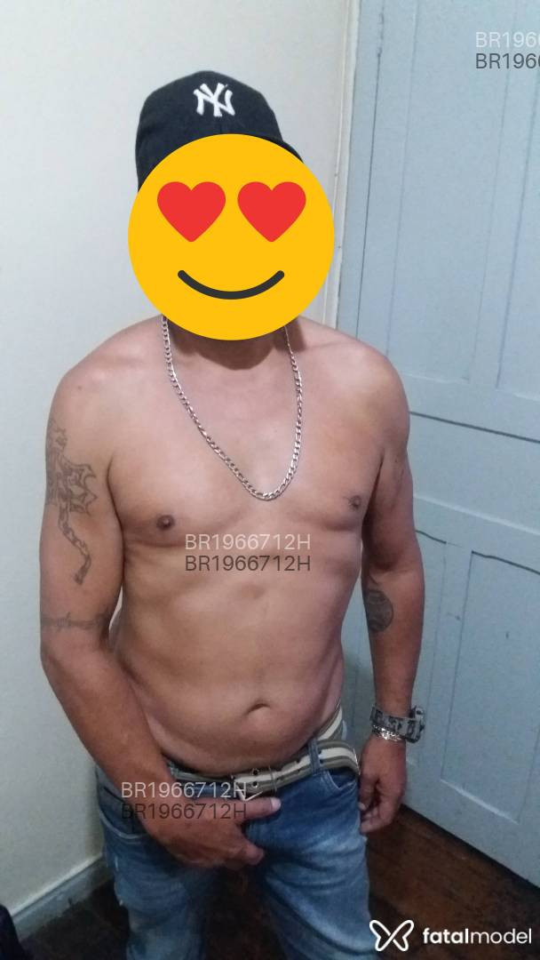 Acompanhante homem com cabelo grisalho de olhos mel - Micael Acompanhante homem com cabelo grisalho de olhos mel - Micael