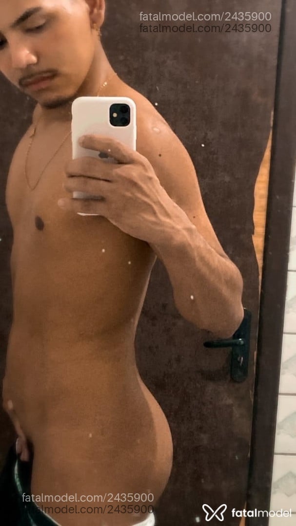 Acompanhante homem morena (o) de olhos pretos em Joinville Acompanhante homem morena (o) de olhos pretos em Joinville - Soares