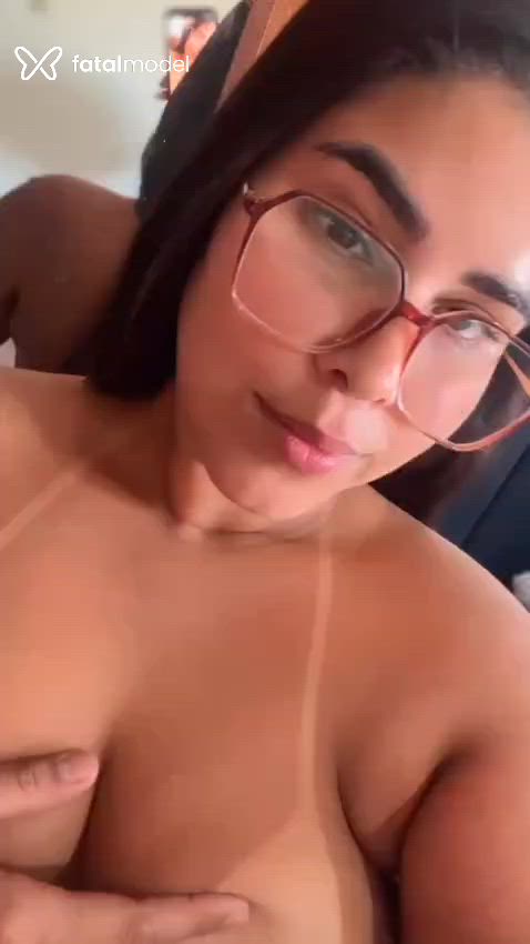 Acompanhante mulher com cabelo castanho de olhos castanhos - Manuella Fontinely