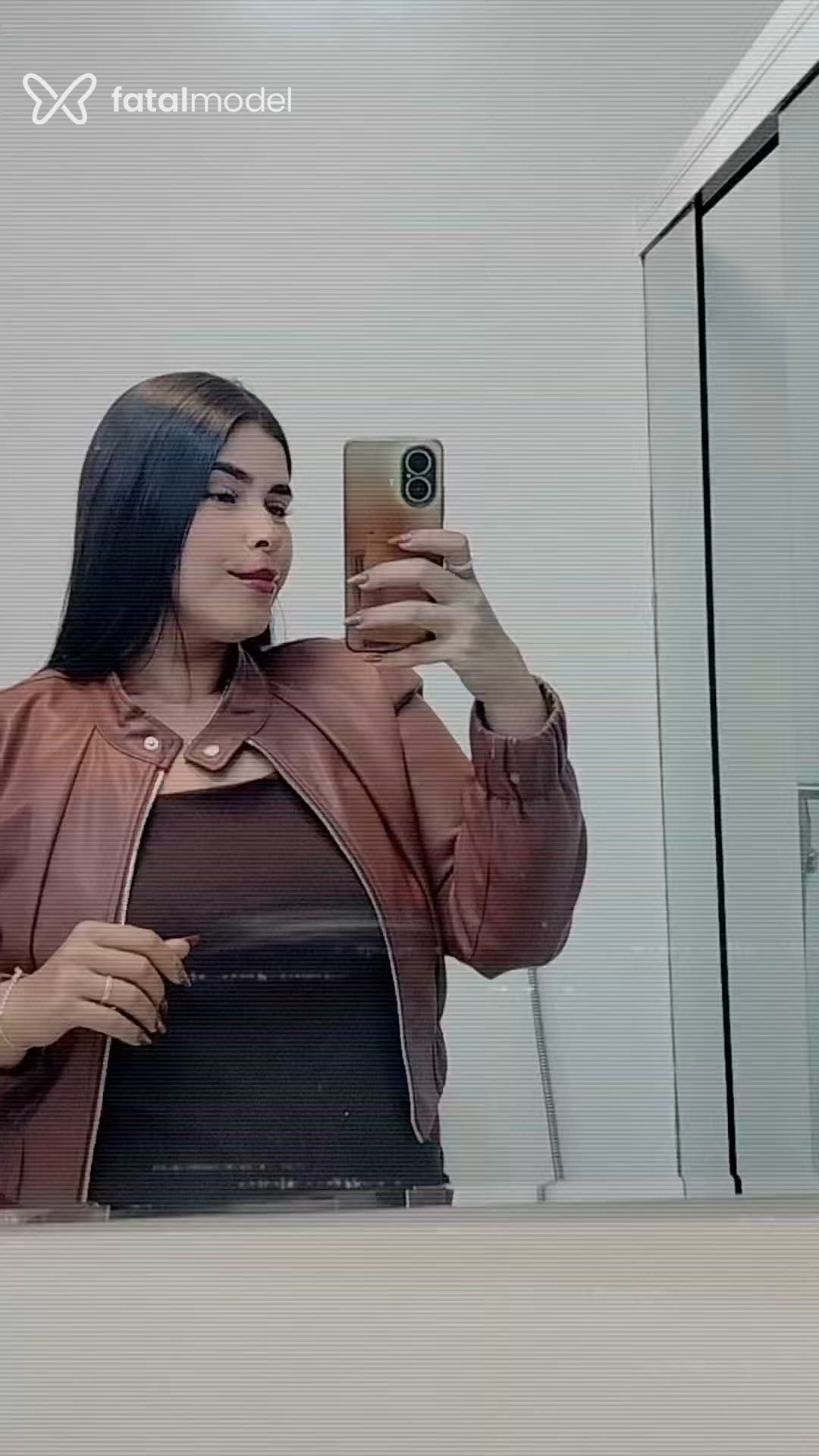 Acompanhante mulher com cabelo castanho de olhos castanhos - Manuella Fontinely