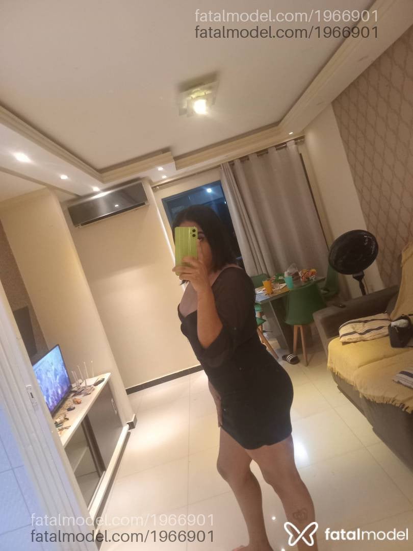 Acompanhante mulher trans com cabelo castanho de olhos pretos - Jullya Souzza