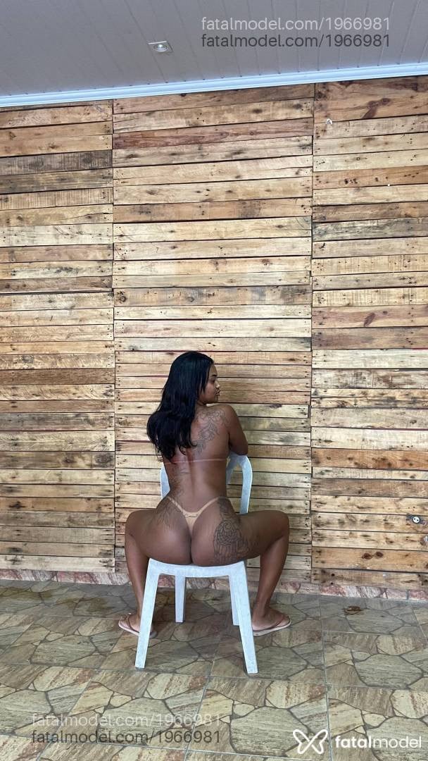 Acompanhante mulher morena (o) de olhos castanhos - Michelle