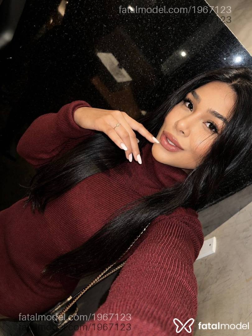 Acompanhante mulher morena (o) de olhos castanhos - Selena