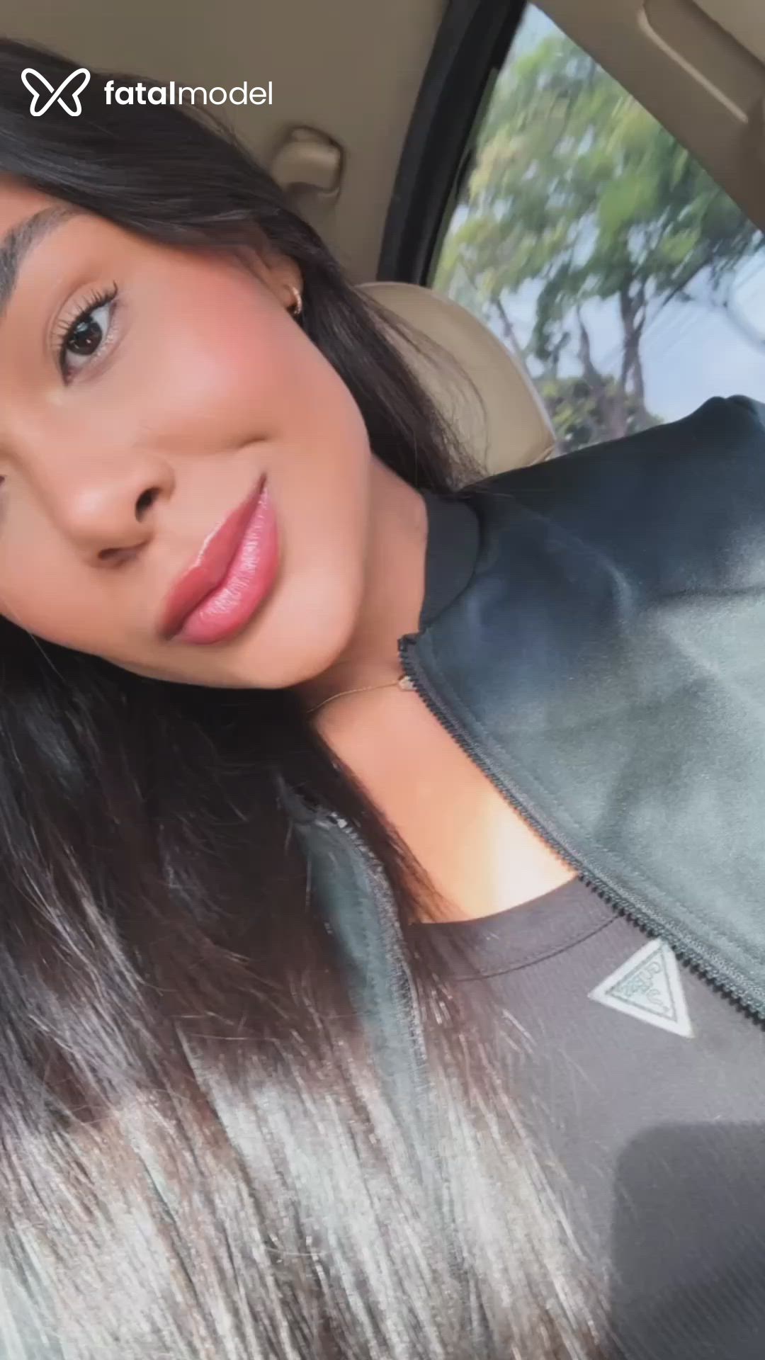 Acompanhante mulher morena (o) de olhos castanhos - Selena