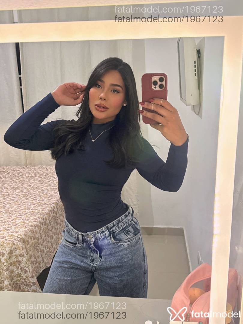 Acompanhante mulher morena (o) de olhos castanhos - Selena