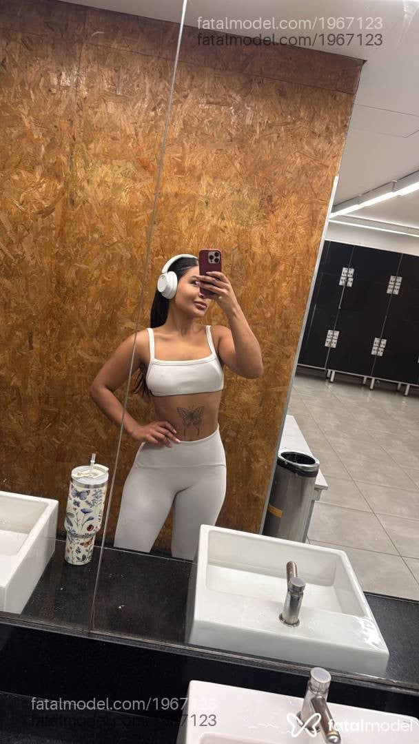 Acompanhante mulher morena (o) de olhos castanhos - Selena