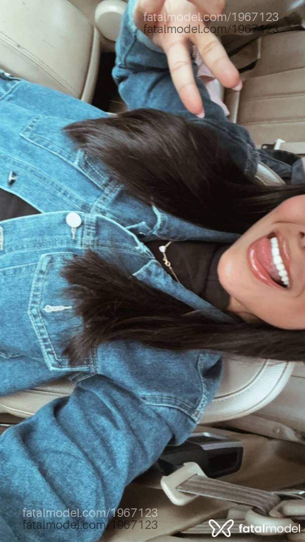 Acompanhante mulher morena (o) de olhos castanhos - Selena