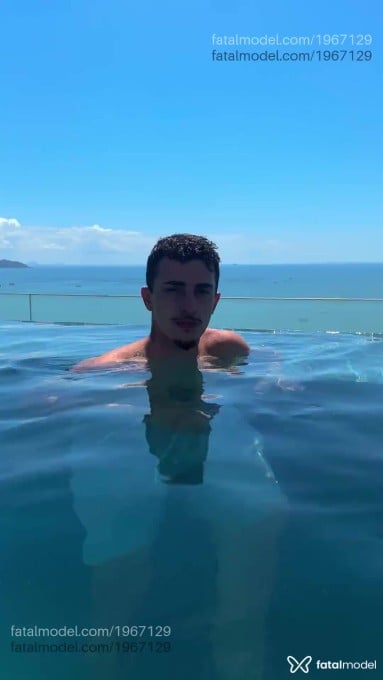 Acompanhante homem com cabelo castanho de olhos mel em Balneário Camboriú Acompanhante homem com cabelo castanho de olhos mel em Balneário Camboriú - Arthur Maximilian