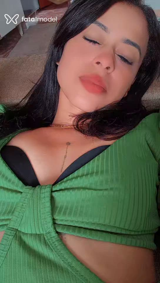 Acompanhante mulher morena (o) de olhos castanhos - Tyla