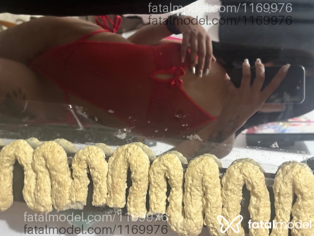 Acompanhante mulher morena (o) de olhos castanhos - Ninfetinha Acompanhante mulher morena (o) de olhos castanhos - Ninfetinha