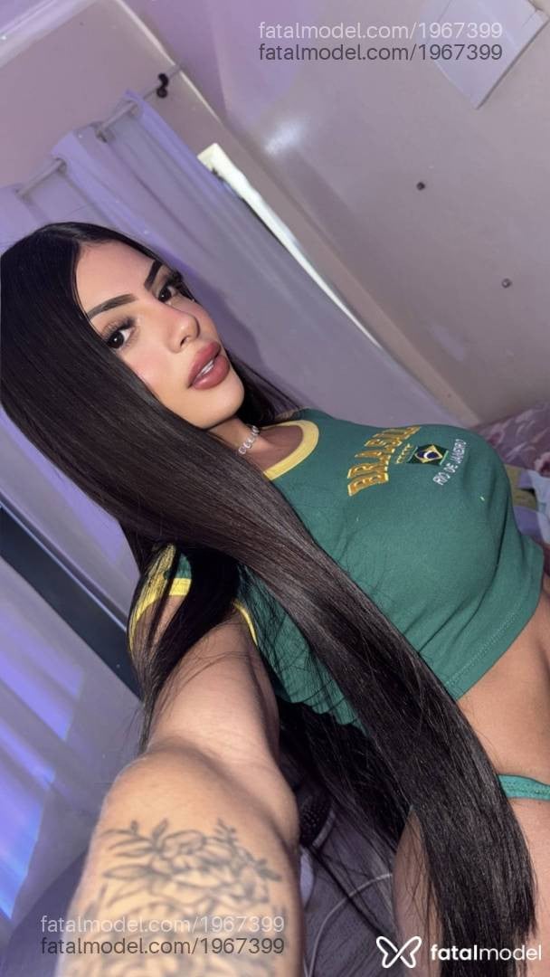 Acompanhante mulher trans com cabelo castanho de olhos castanhos - Ana Jenny