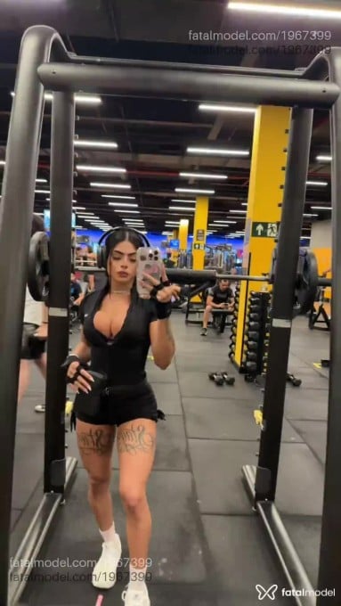 Acompanhante mulher trans com cabelo castanho de olhos castanhos em Contagem - Ana Jenny
