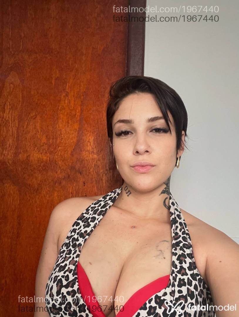 Acompanhante mulher com cabelo castanho de olhos castanhos - Giovanna