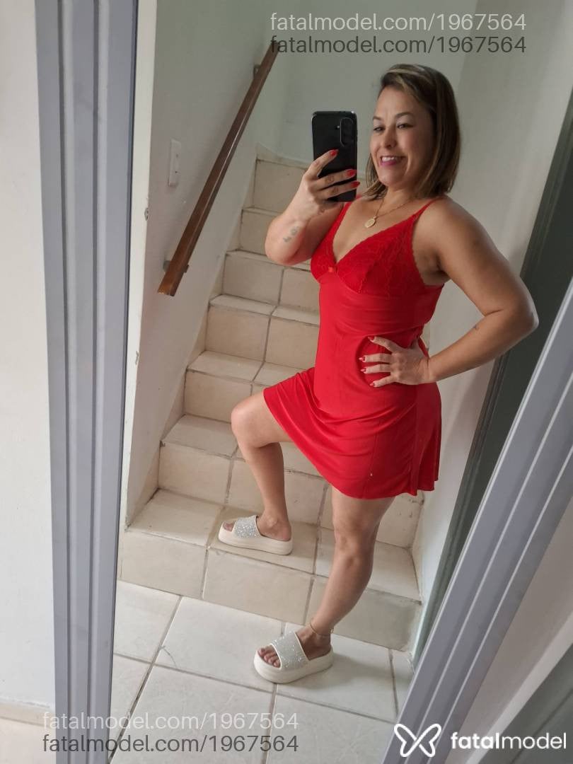 Acompanhante mulher com cabelo castanho de olhos castanhos - Erika