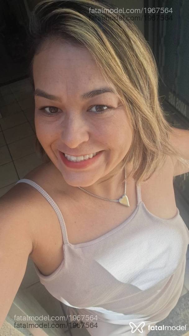 Acompanhante mulher com cabelo castanho de olhos castanhos - Erika