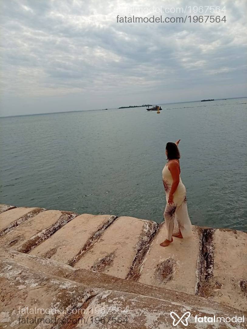 Acompanhante mulher com cabelo castanho de olhos castanhos - Erika
