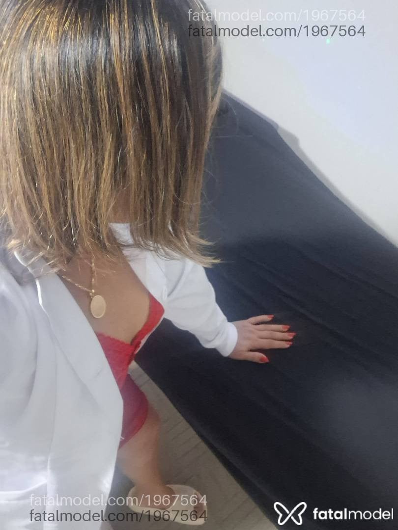 Acompanhante mulher com cabelo castanho de olhos castanhos - Erika