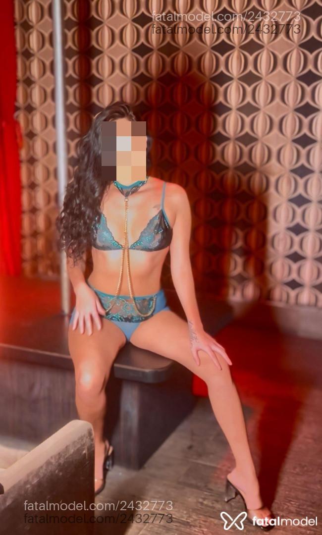 Acompanhante mulher morena (o) de olhos verdes em São Paulo Acompanhante mulher morena (o) de olhos verdes em São Paulo - Babih