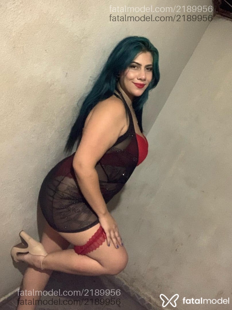 Acompanhante mulher com cabelo colorido de olhos castanhos - Belli