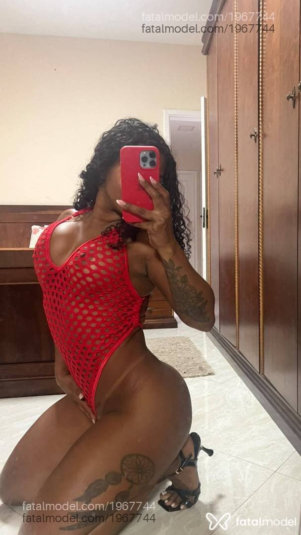 Acompanhante mulher morena (o) de olhos castanhos - Kiara Galvão