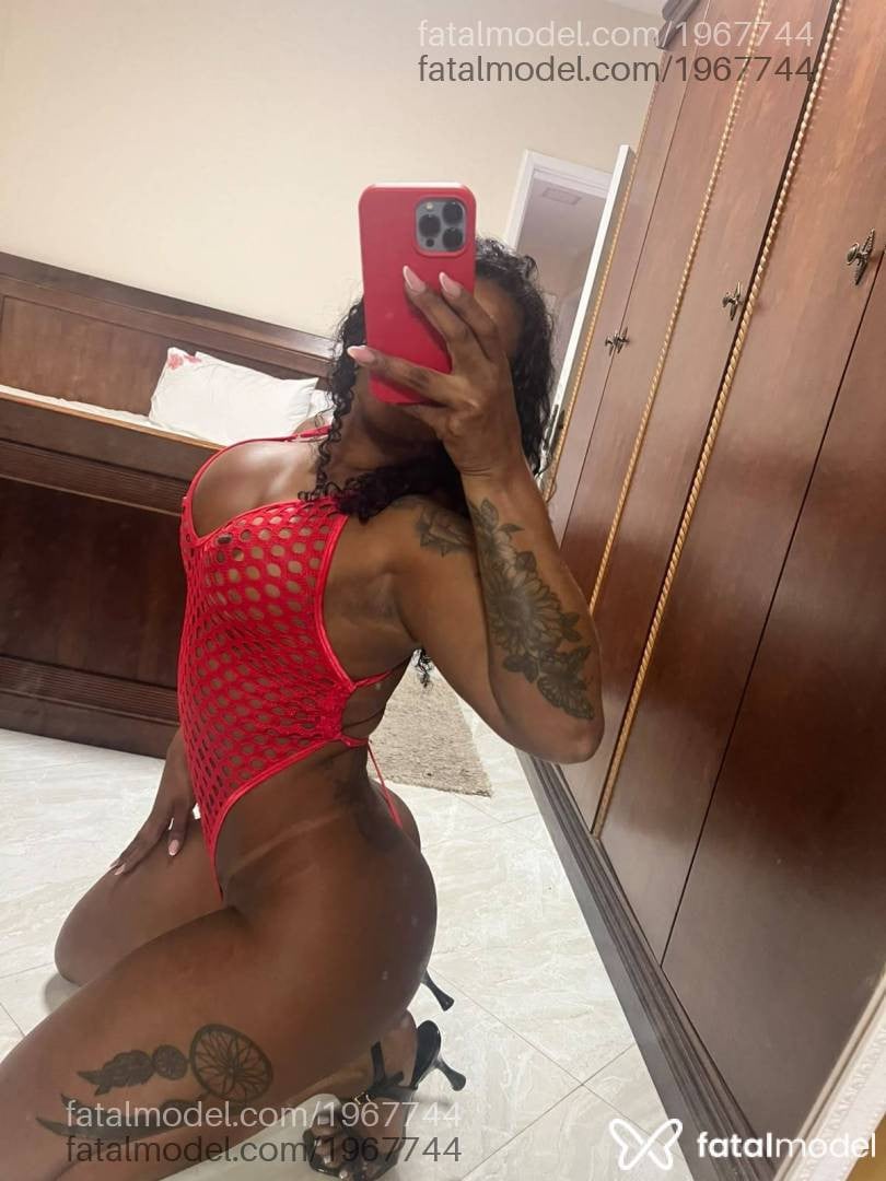 Acompanhante mulher morena (o) de olhos castanhos - Kiara Galvão