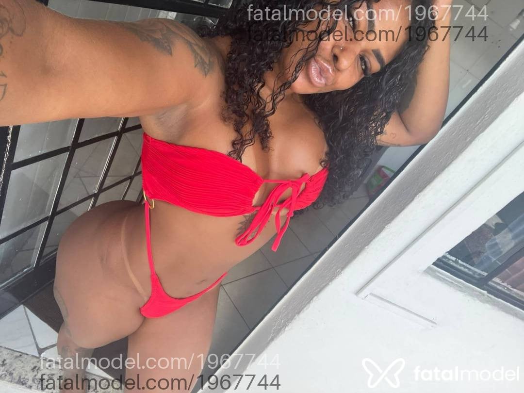 Acompanhante mulher morena (o) de olhos castanhos - Kiara Galvão