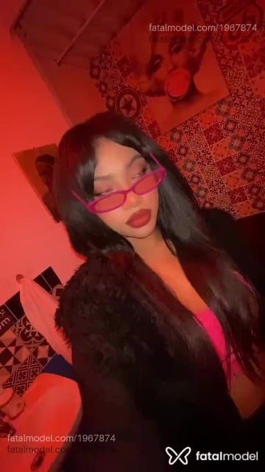 Acompanhante mulher com cabelo castanho de olhos castanhos em Rio de Janeiro - Safira Trajano